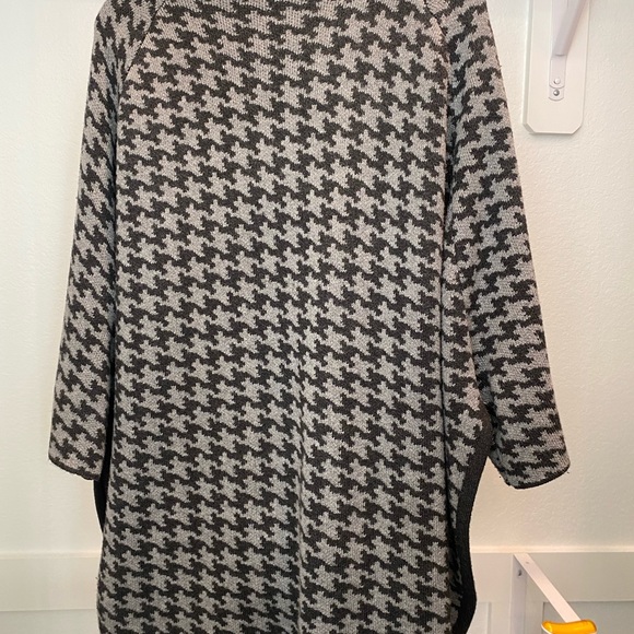 Loft Poncho - Picture 2 of 4